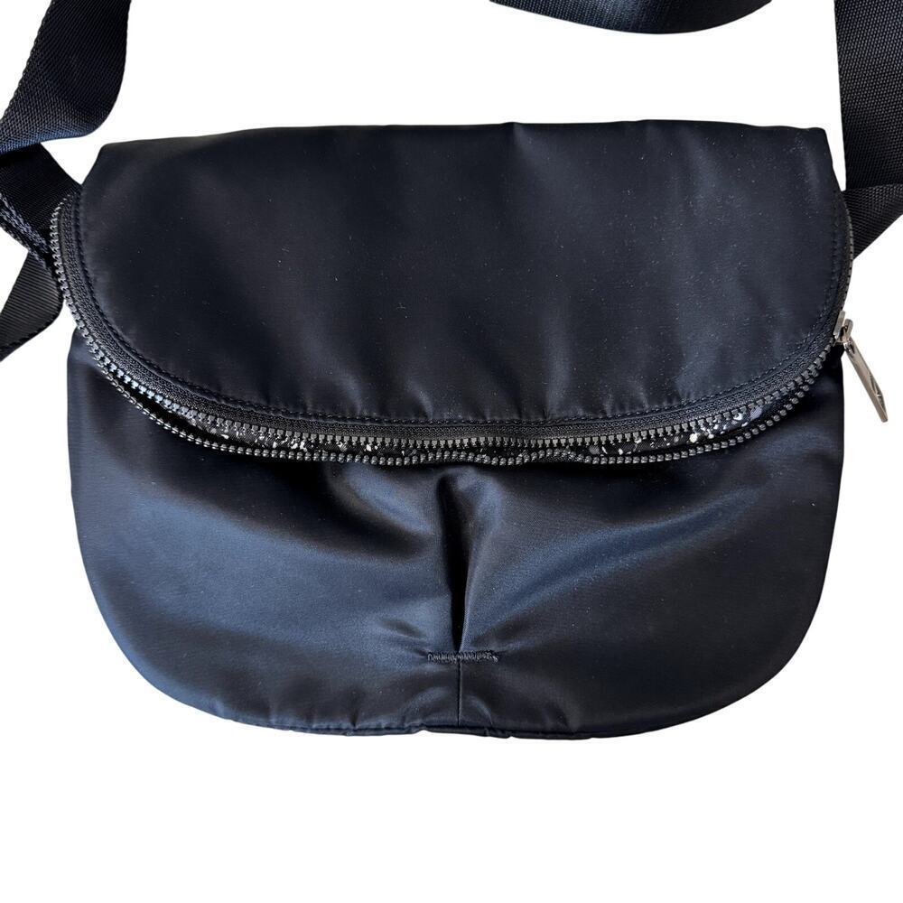 Lululemon Womens Black Lightweight Slim Nylon Crossbody Belt Bag NWOT - Picture 3 of 9